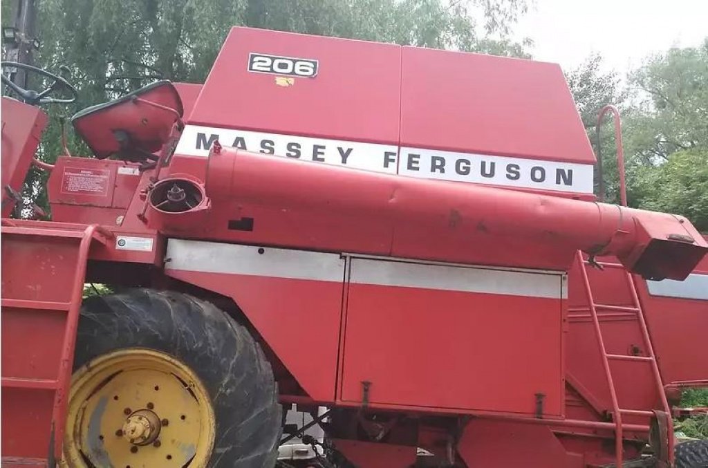 Oldtimer-Mähdrescher des Typs Massey Ferguson 206, Neumaschine in Торчин (Bild 1)