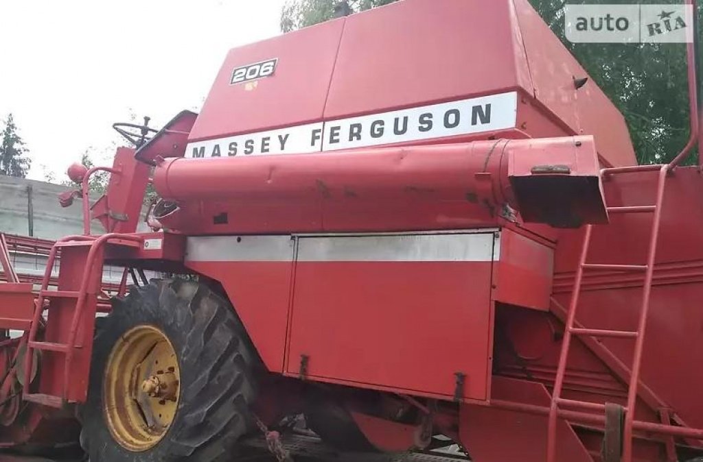 Oldtimer-Mähdrescher des Typs Massey Ferguson 206, Neumaschine in Торчин (Bild 2)