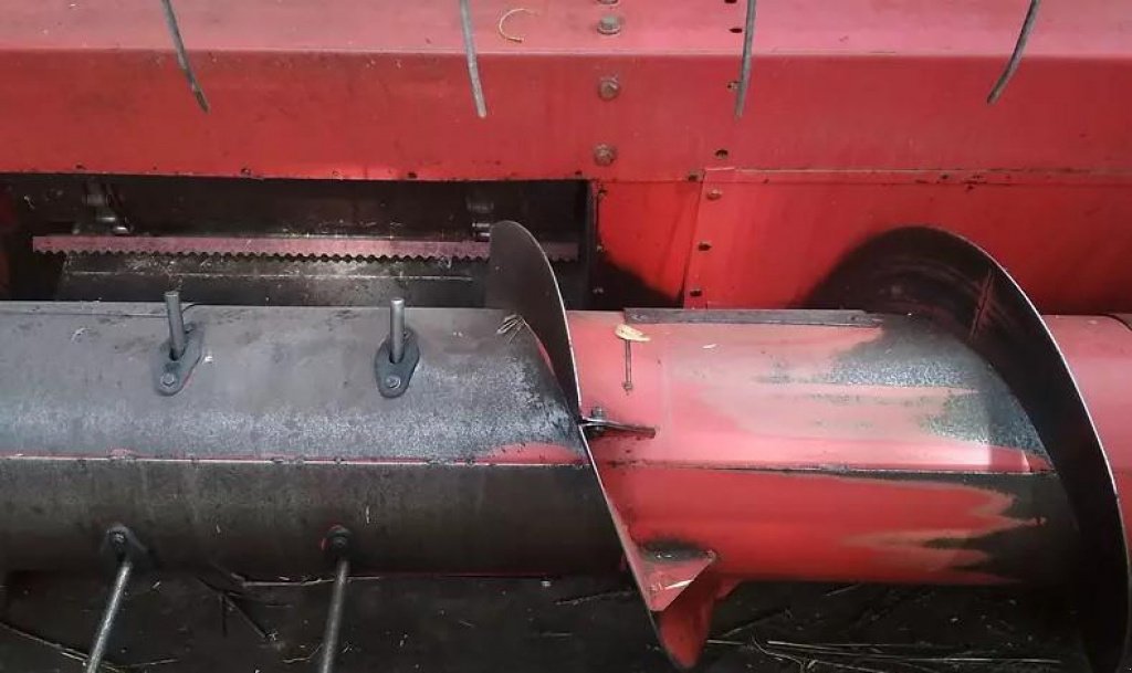 Oldtimer-Mähdrescher des Typs Massey Ferguson 206, Neumaschine in Торчин (Bild 9)