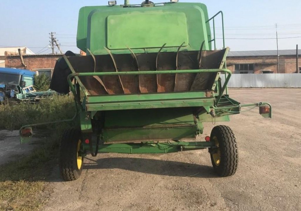 Oldtimer-Mähdrescher des Typs John Deere 975, Neumaschine in Бердичів (Bild 6)