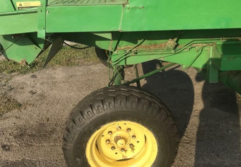 Oldtimer-Mähdrescher des Typs John Deere 975, Neumaschine in Бердичів (Bild 5)