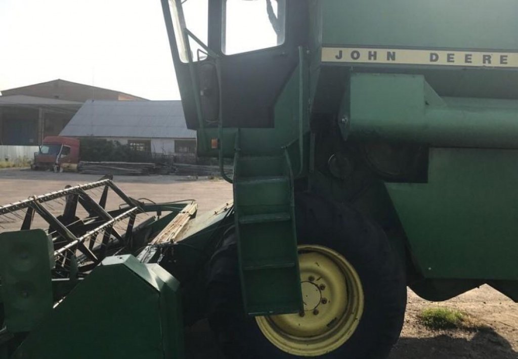 Oldtimer-Mähdrescher des Typs John Deere 975, Neumaschine in Бердичів (Bild 2)