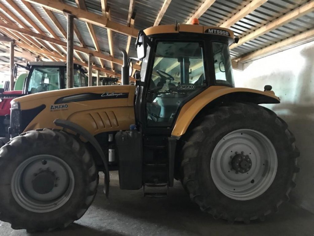 Oldtimer-Traktor des Typs CHALLENGER MT595B, Neumaschine in Вінниця (Bild 6)