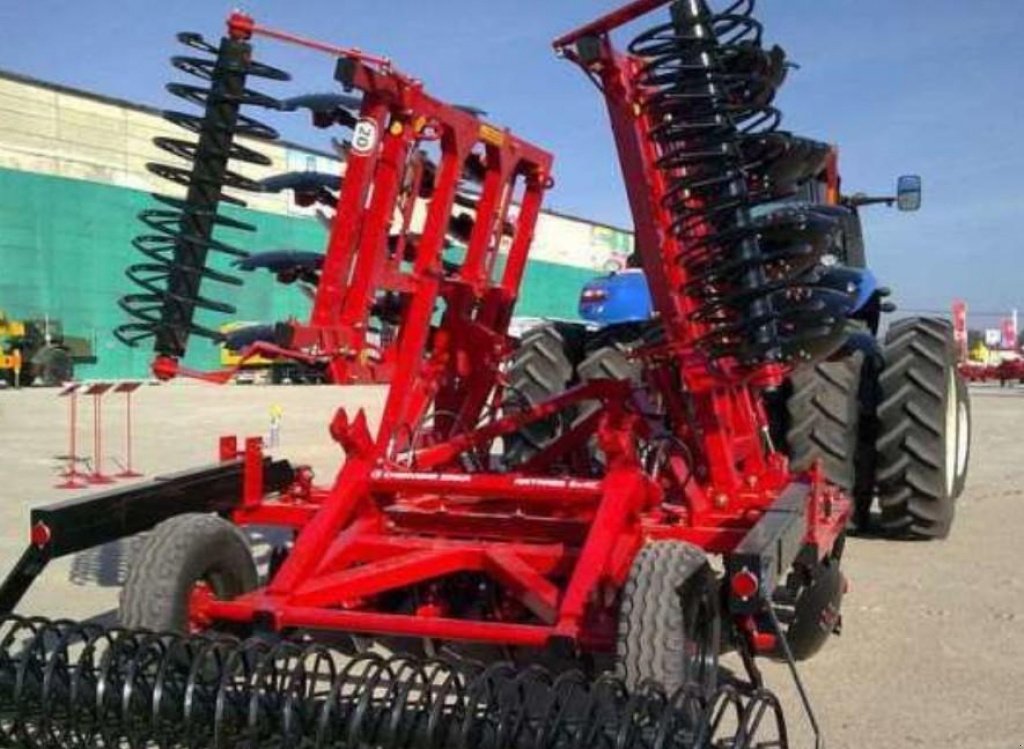 Wiesenegge des Typs CHERVONA ZIRKA Antares 6x4C,  in Пологи (Bild 1)