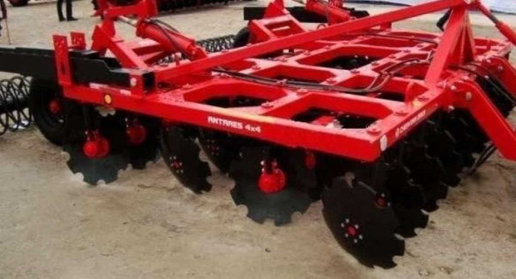 Wiesenegge des Typs CHERVONA ZIRKA Antares 4x4,  in Пологи (Bild 1)