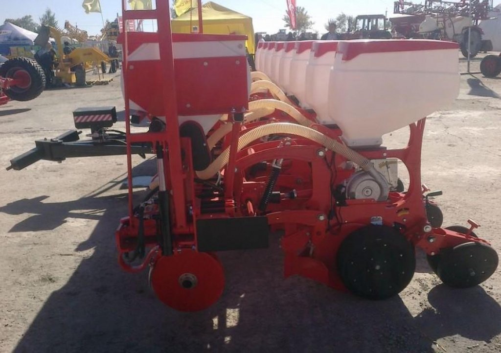 Gareeggenfelder des Typs Nordsten MTR 8,  in Пологи (Bild 3)