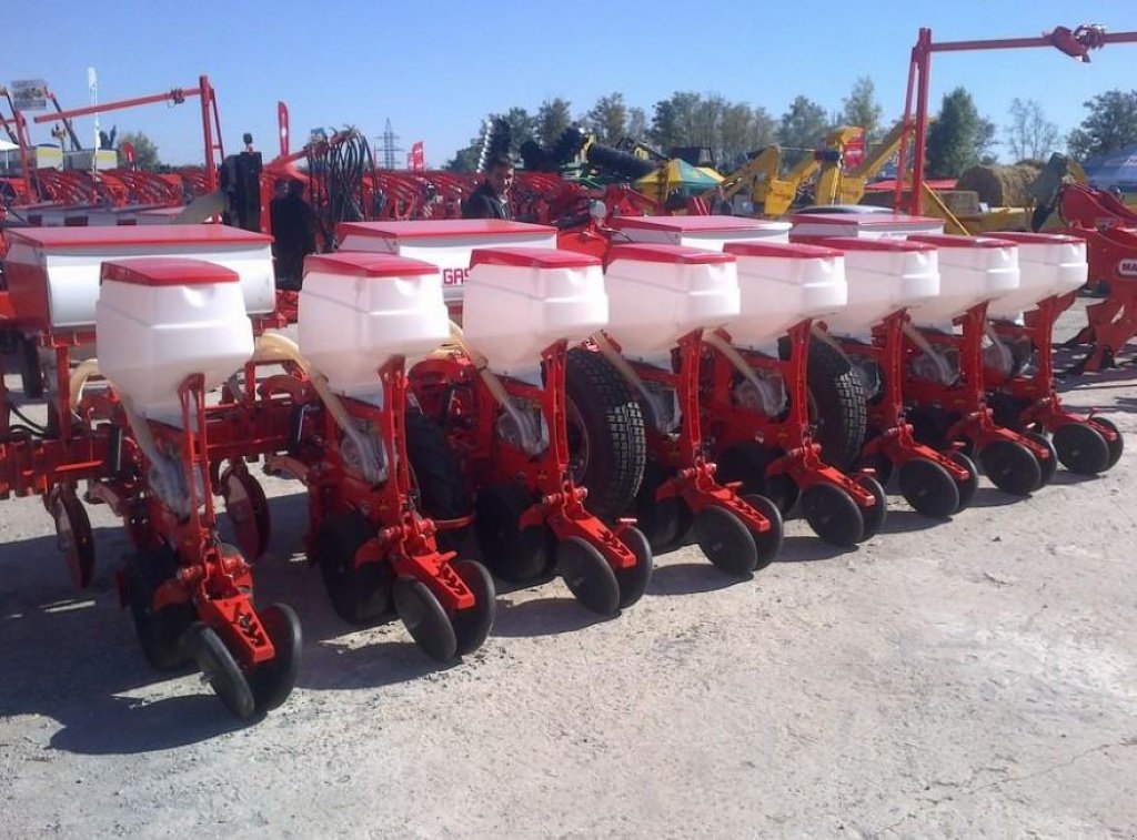 Gareeggenfelder des Typs Nordsten MTR 8,  in Пологи (Bild 4)