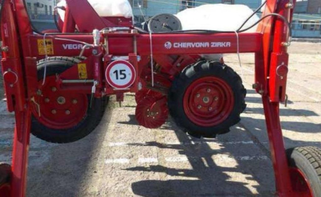 Gareeggenfelder des Typs CHERVONA ZIRKA Vega 6 Profi,  in Пологи (Bild 5)