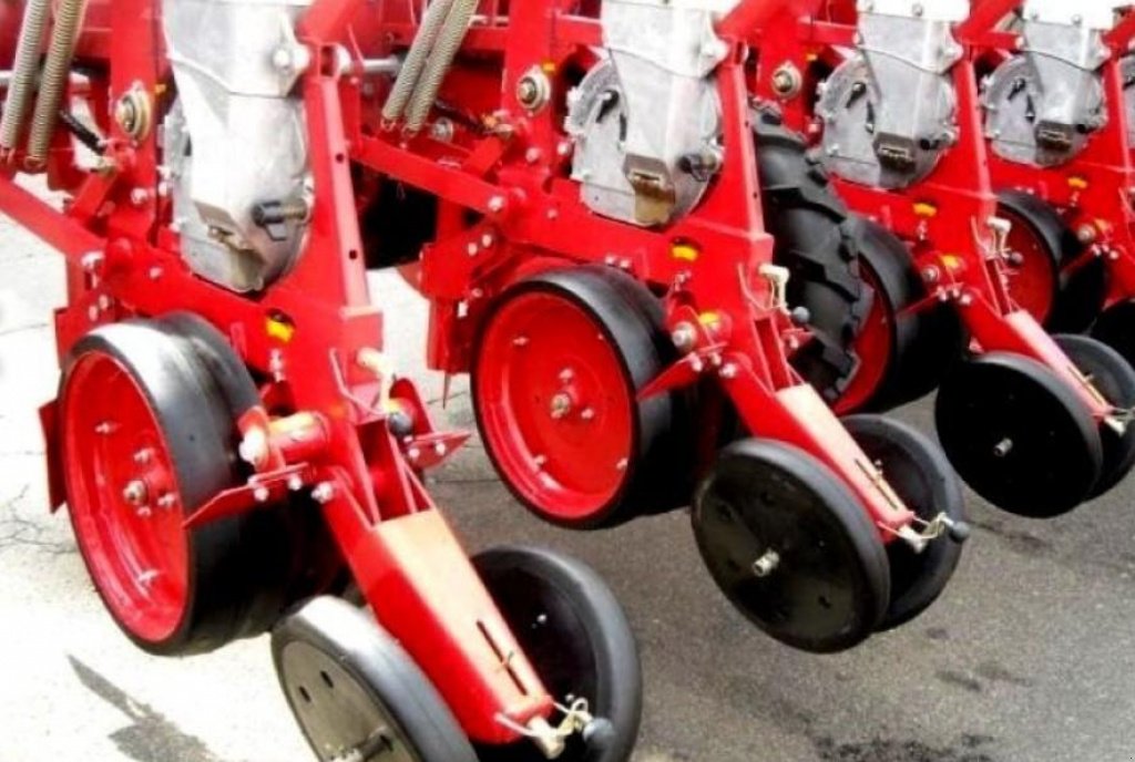 Gareeggenfelder des Typs CHERVONA ZIRKA Vega 6 Profi,  in Пологи (Bild 4)