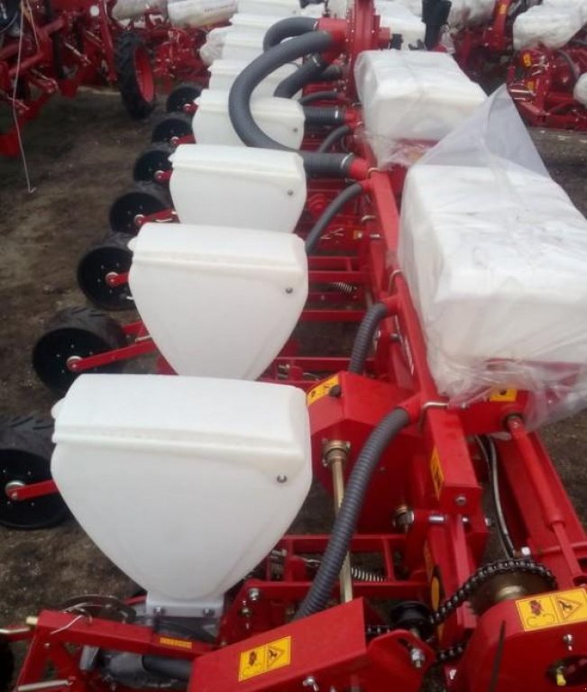 Gareeggenfelder des Typs CHERVONA ZIRKA Vesta 8,  in Пологи (Bild 2)