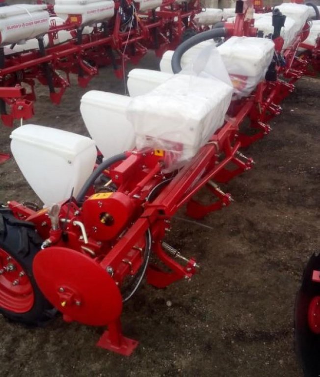 Gareeggenfelder des Typs CHERVONA ZIRKA Vesta 8,  in Пологи (Bild 9)