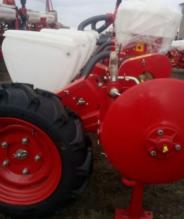 Gareeggenfelder des Typs CHERVONA ZIRKA Vesta 8,  in Пологи (Bild 10)