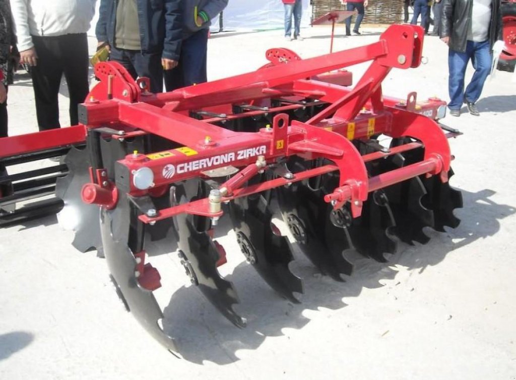 Wiesenegge des Typs CHERVONA ZIRKA Pallada 2400-01,  in Пологи (Bild 1)