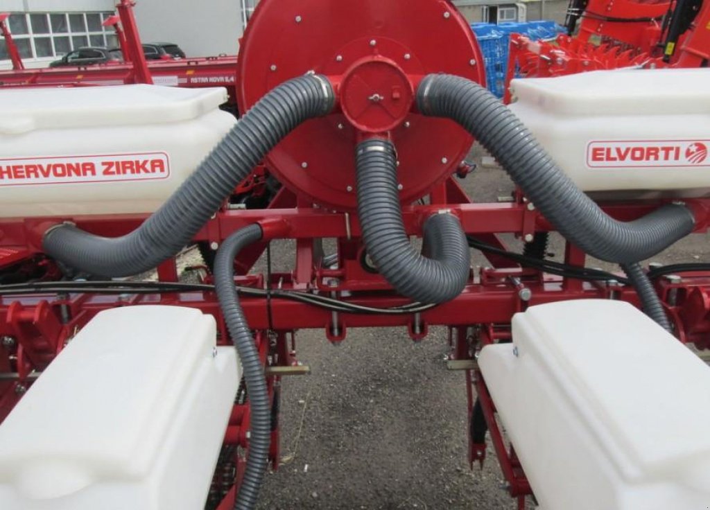 Gareeggenfelder des Typs CHERVONA ZIRKA Vesta 8 Profi,  in Пологи (Bild 4)