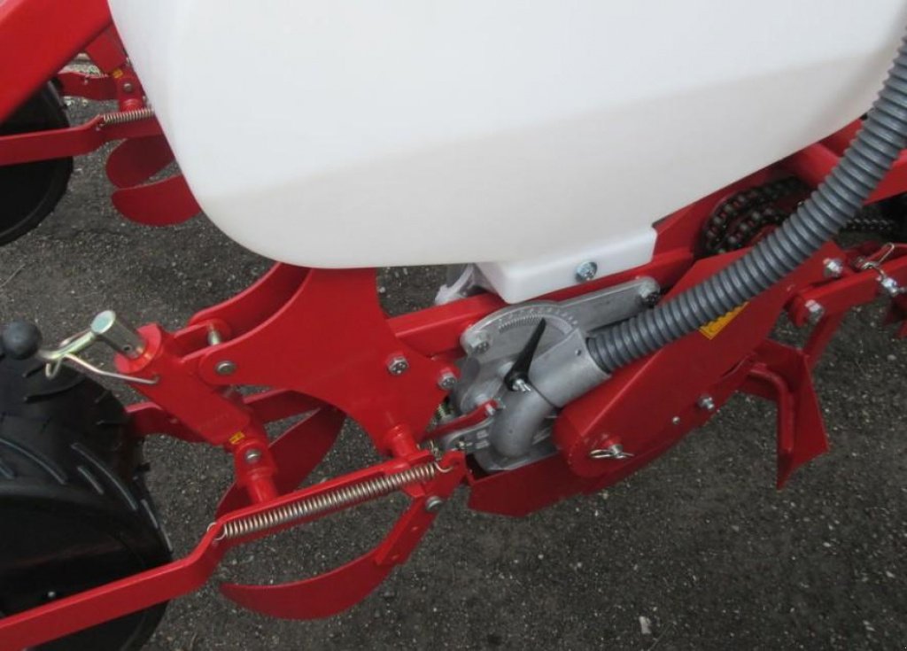 Gareeggenfelder des Typs CHERVONA ZIRKA Vesta 8 Profi,  in Пологи (Bild 10)