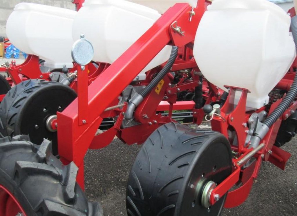 Gareeggenfelder des Typs CHERVONA ZIRKA Vesta 8 Profi,  in Пологи (Bild 8)