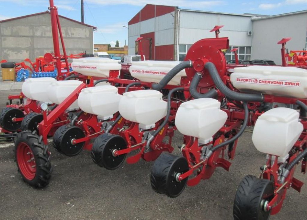 Gareeggenfelder des Typs CHERVONA ZIRKA Vesta 8 Profi,  in Пологи (Bild 9)
