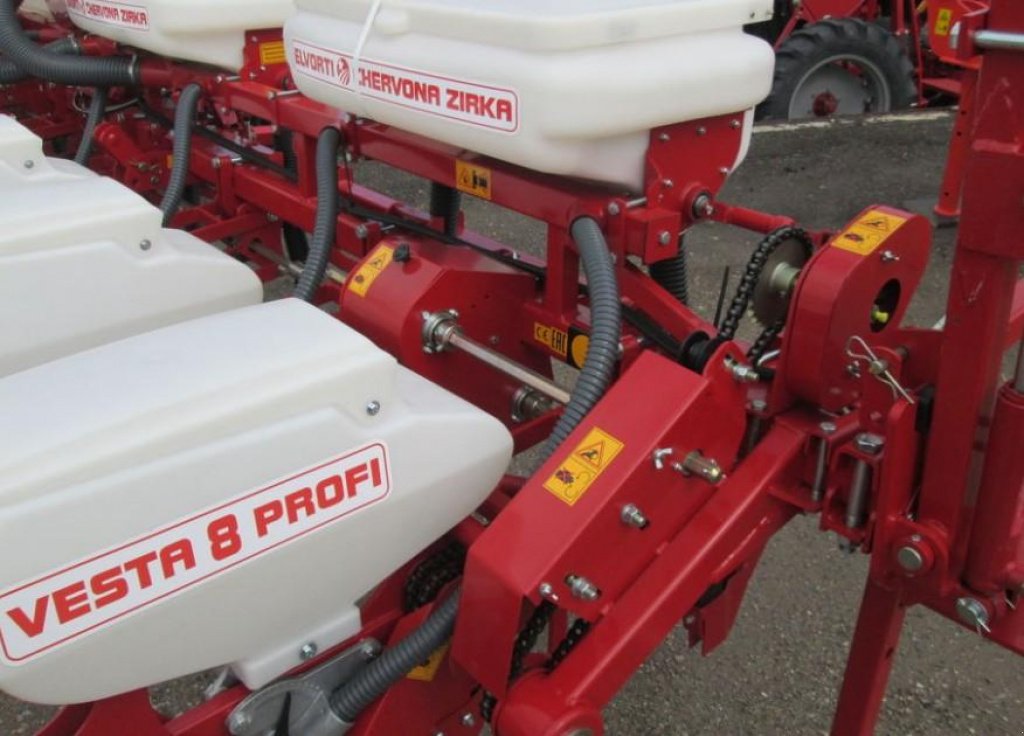 Gareeggenfelder des Typs CHERVONA ZIRKA Vesta 8 Profi,  in Пологи (Bild 3)