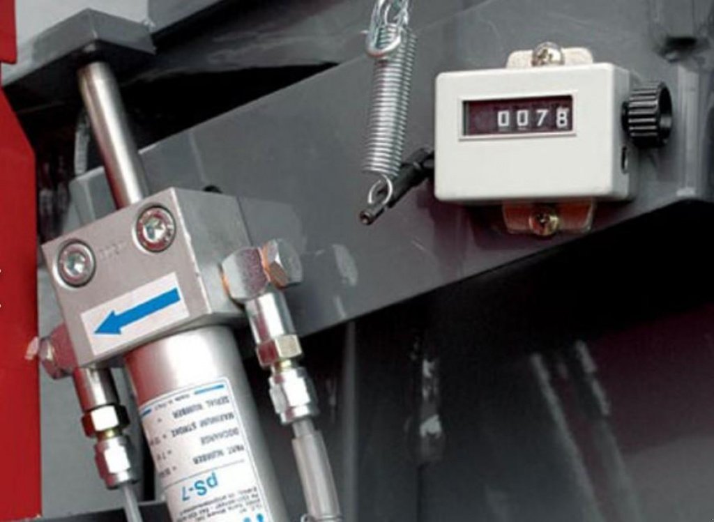 Rundballenpresse des Typs Feraboli Entry 120,  in Пологи (Bild 3)