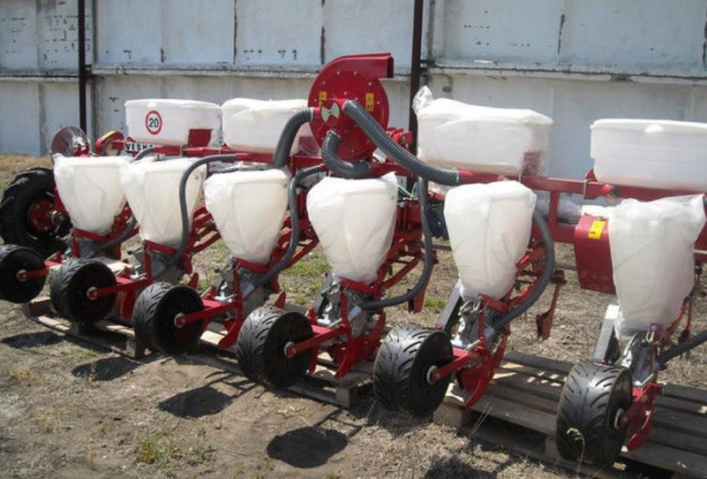 Gareeggenfelder des Typs CHERVONA ZIRKA Vesta 6 Profi,  in Пологи (Bild 4)