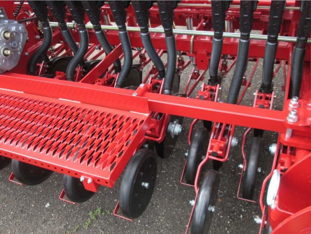 Direktsaatmaschine des Typs CHERVONA ZIRKA Astra 6,  in Пологи (Bild 3)