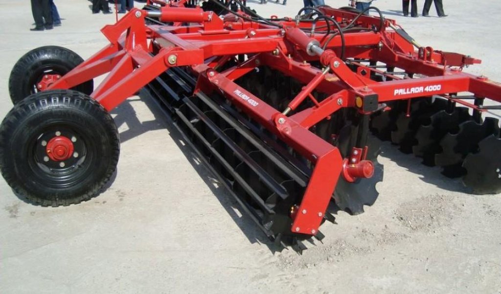 Wiesenegge des Typs CHERVONA ZIRKA Pallada 4000,  in Пологи (Bild 2)