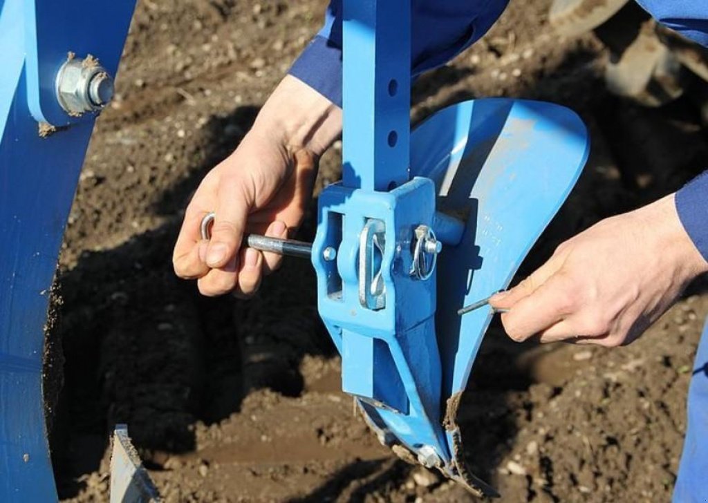 Scheibenpflug des Typs Lemken Juwel 7М,  in Пологи (Bild 3)
