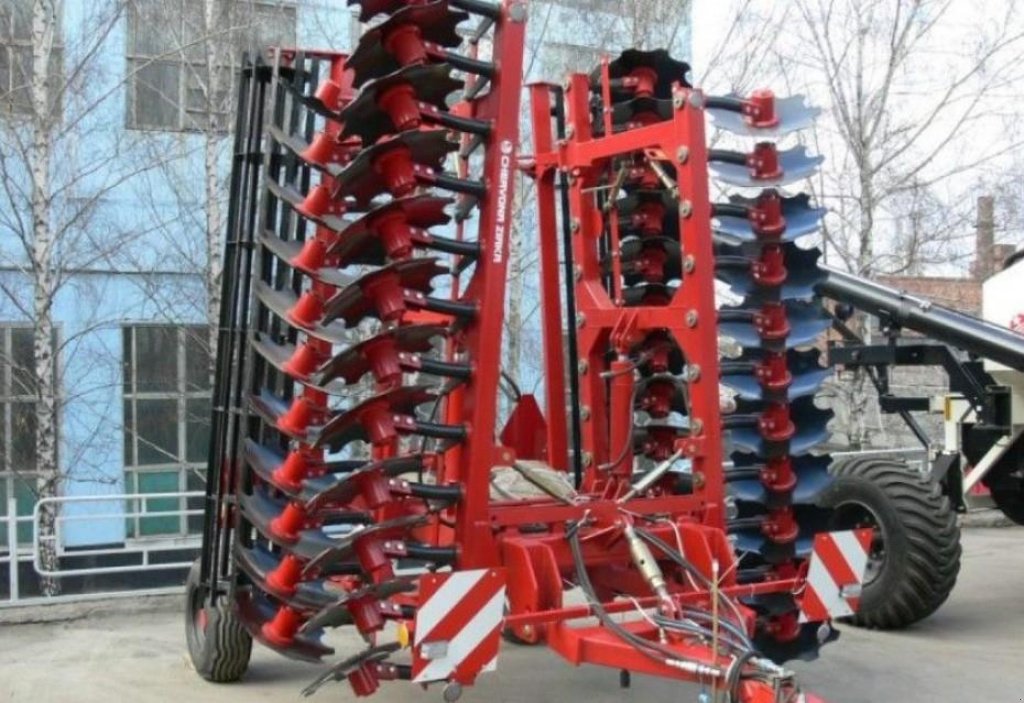 Wiesenegge des Typs CHERVONA ZIRKA Pallada 6000,  in Пологи (Bild 4)