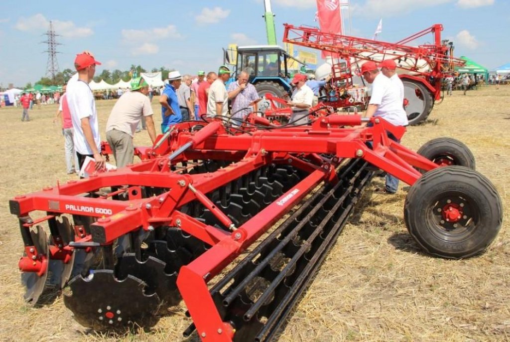 Wiesenegge des Typs CHERVONA ZIRKA Pallada 6000,  in Пологи (Bild 1)