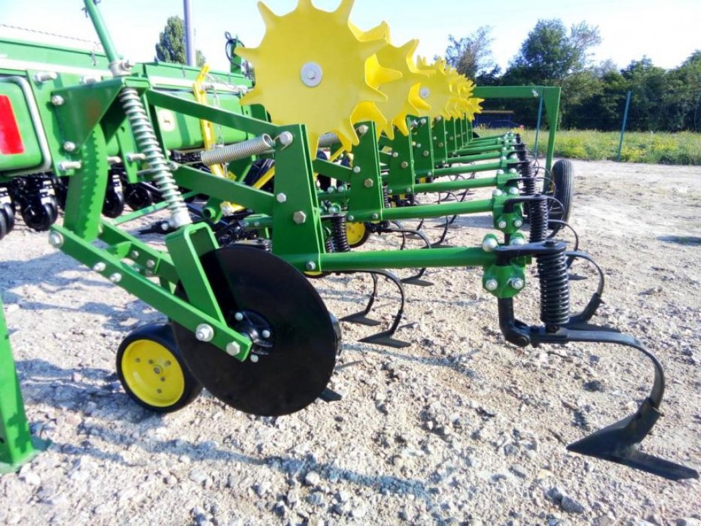 Kartoffelpflegetechnik des Typs John Deere 825,  in Кіровоград (Bild 1)