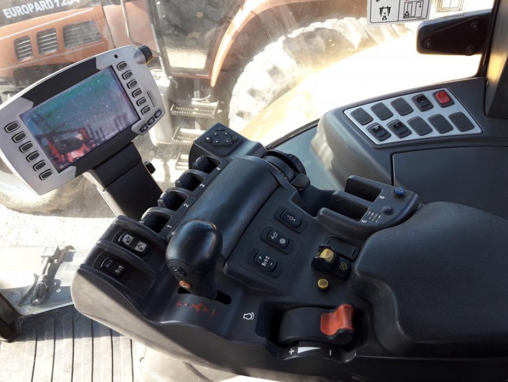 Oldtimer-Traktor des Typs CHALLENGER MT665C, Neumaschine in Кіровоград (Bild 8)