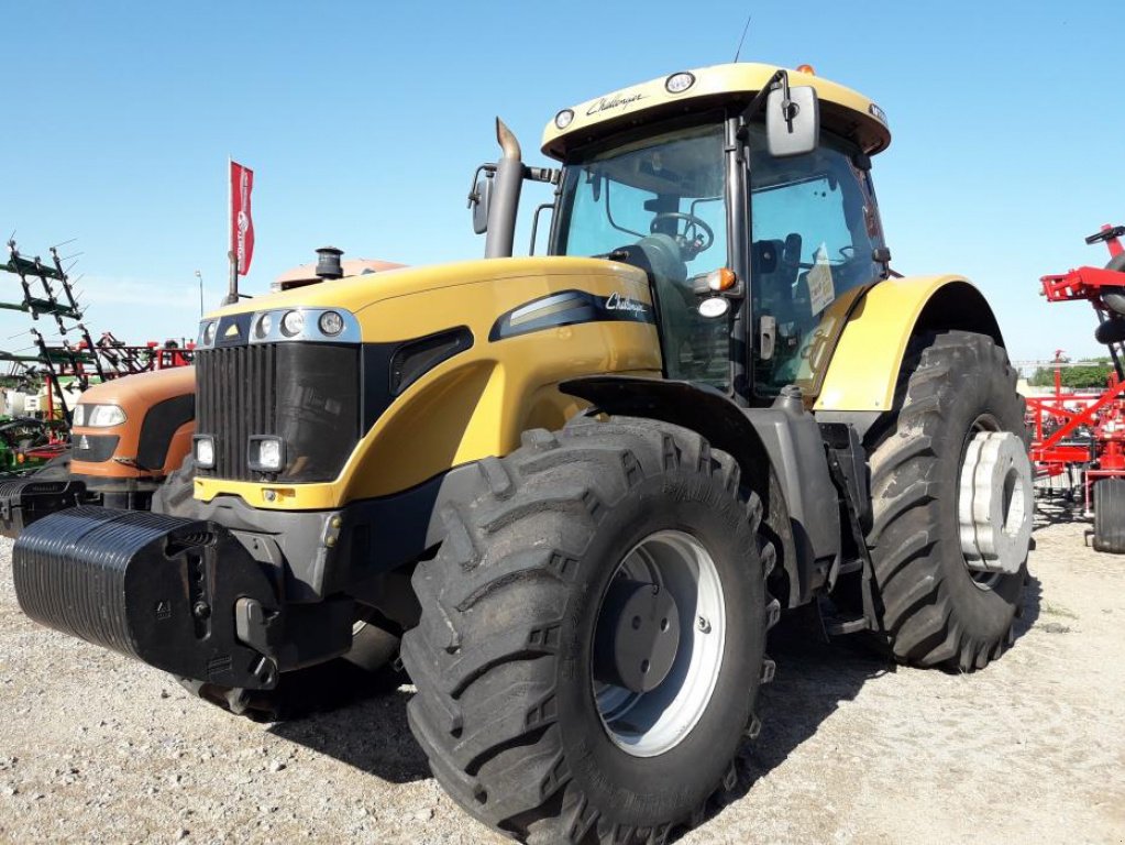 Oldtimer-Traktor des Typs CHALLENGER MT665C, Neumaschine in Кіровоград (Bild 1)
