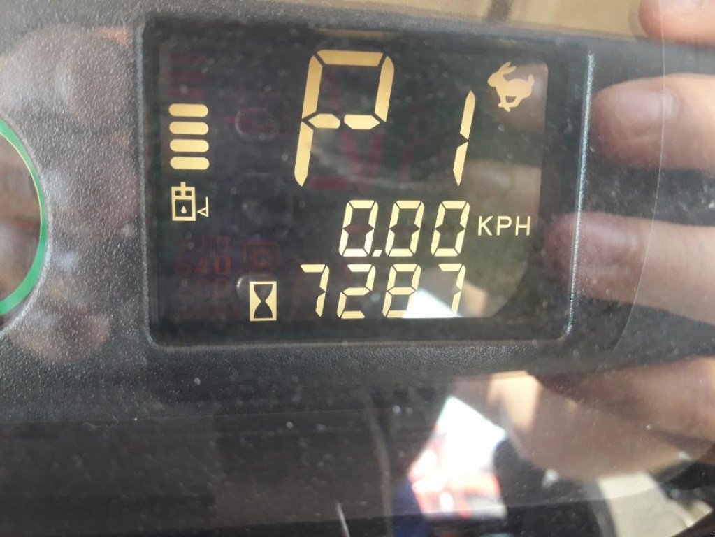 Oldtimer-Traktor des Typs CHALLENGER MT665C, Neumaschine in Кіровоград (Bild 10)