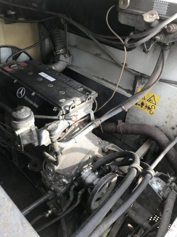 Oldtimer-Mähdrescher des Typs CLAAS Mega 360, Neumaschine in Капітанівка (Bild 2)