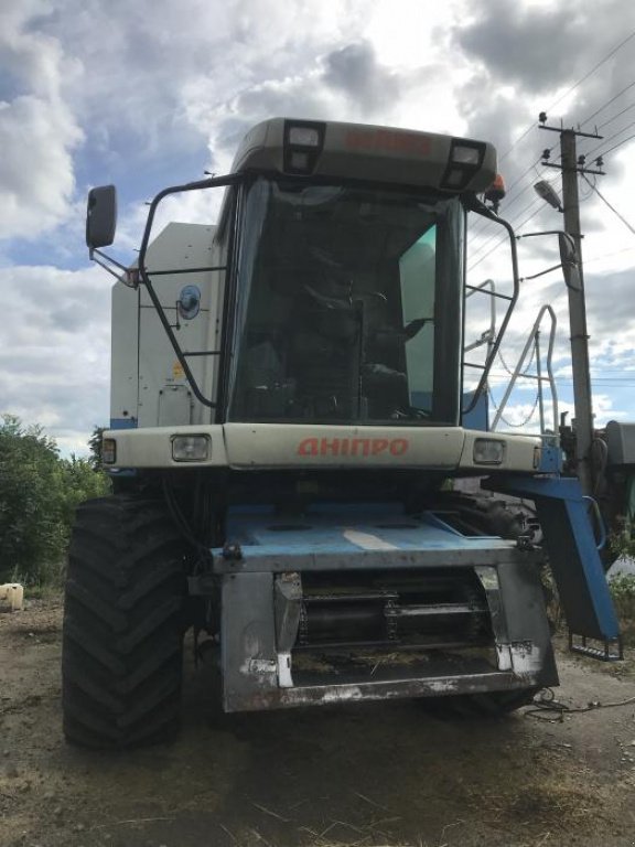 Oldtimer-Mähdrescher des Typs CLAAS Mega 360, Neumaschine in Капітанівка (Bild 3)