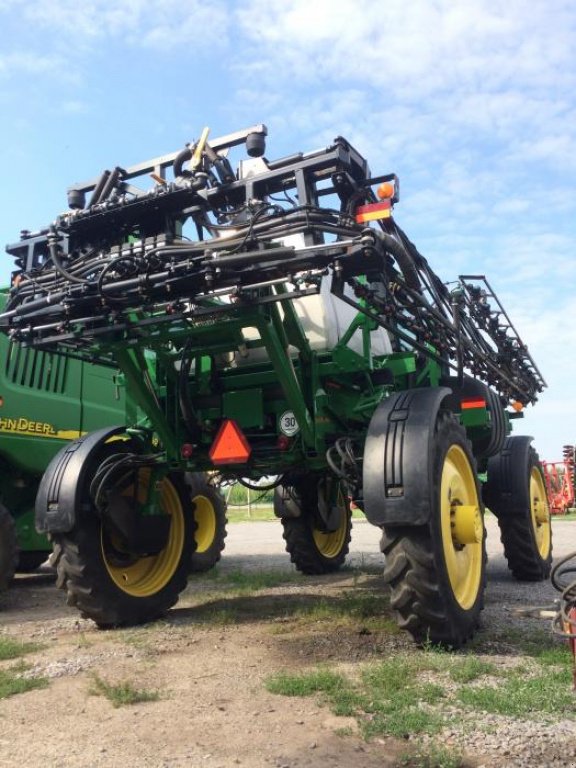 Selbstfahrspritze des Typs John Deere 4830,  in Вінниця (Bild 3)