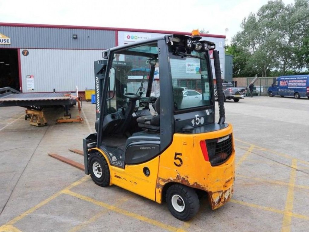 Gabelstapler des Typs Jungheinrich DFG 320 S,  in Київ (Bild 1)