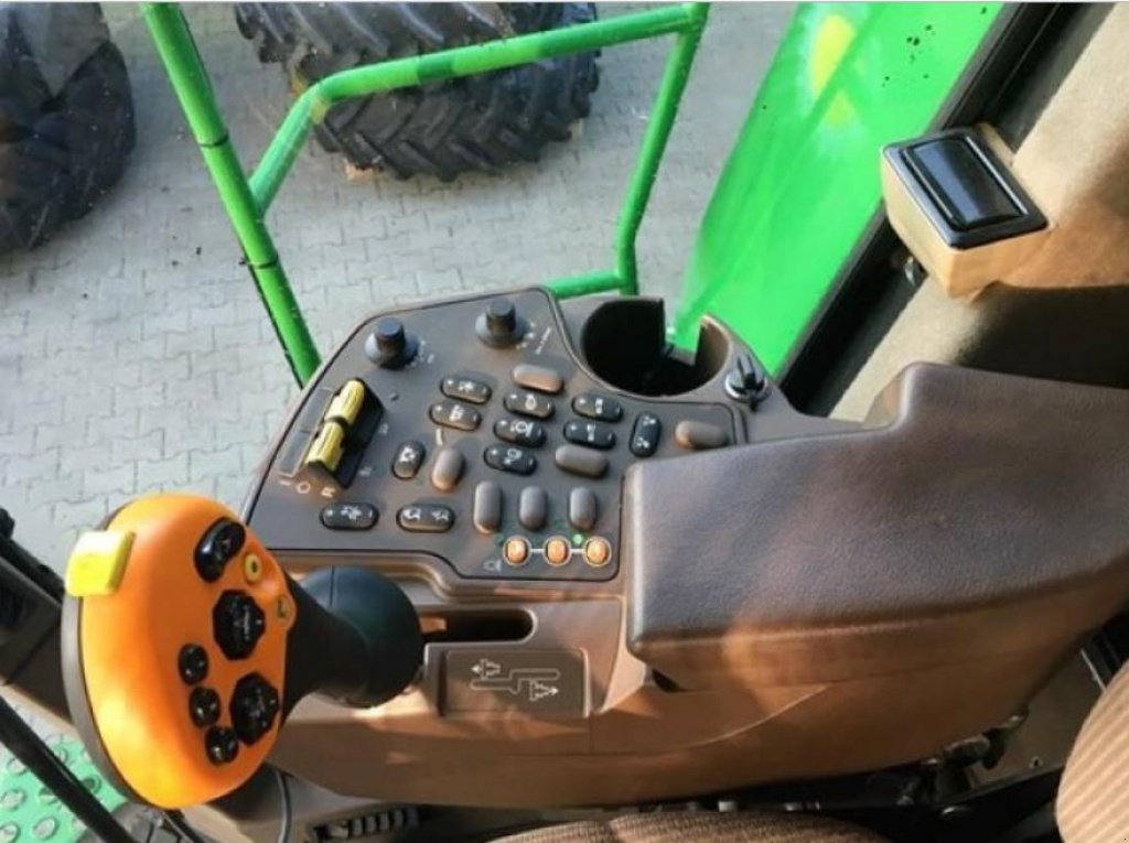 Oldtimer-Mähdrescher des Typs John Deere 9880 STS, Neumaschine in Київ (Bild 4)