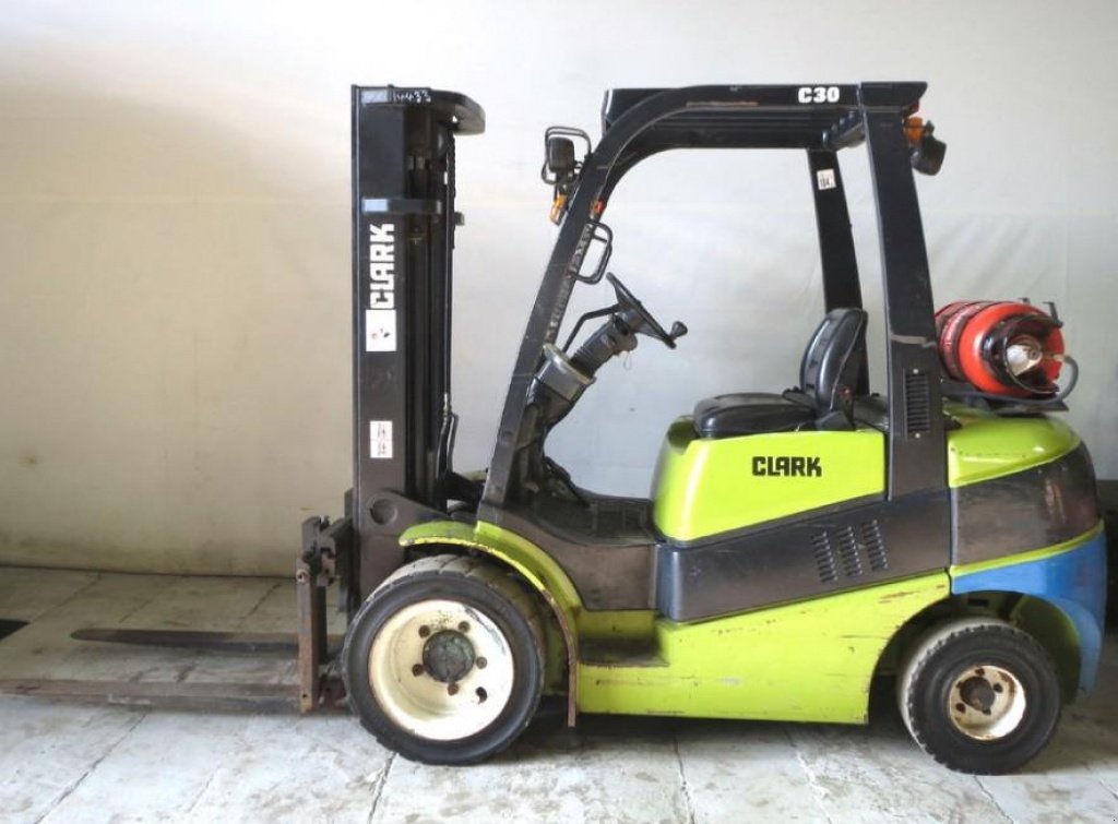Gabelstapler des Typs Clark C 30 L,  in Київ (Bild 5)