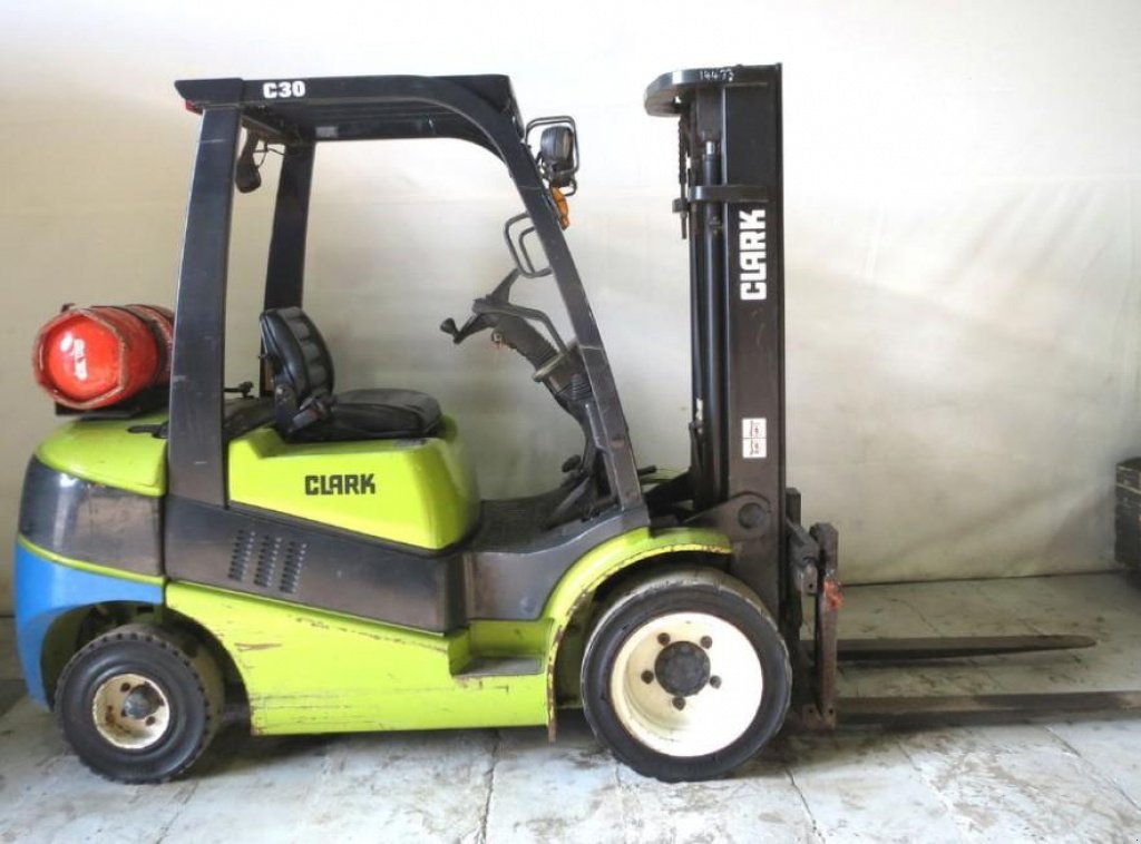Gabelstapler des Typs Clark C 30 L,  in Київ (Bild 1)