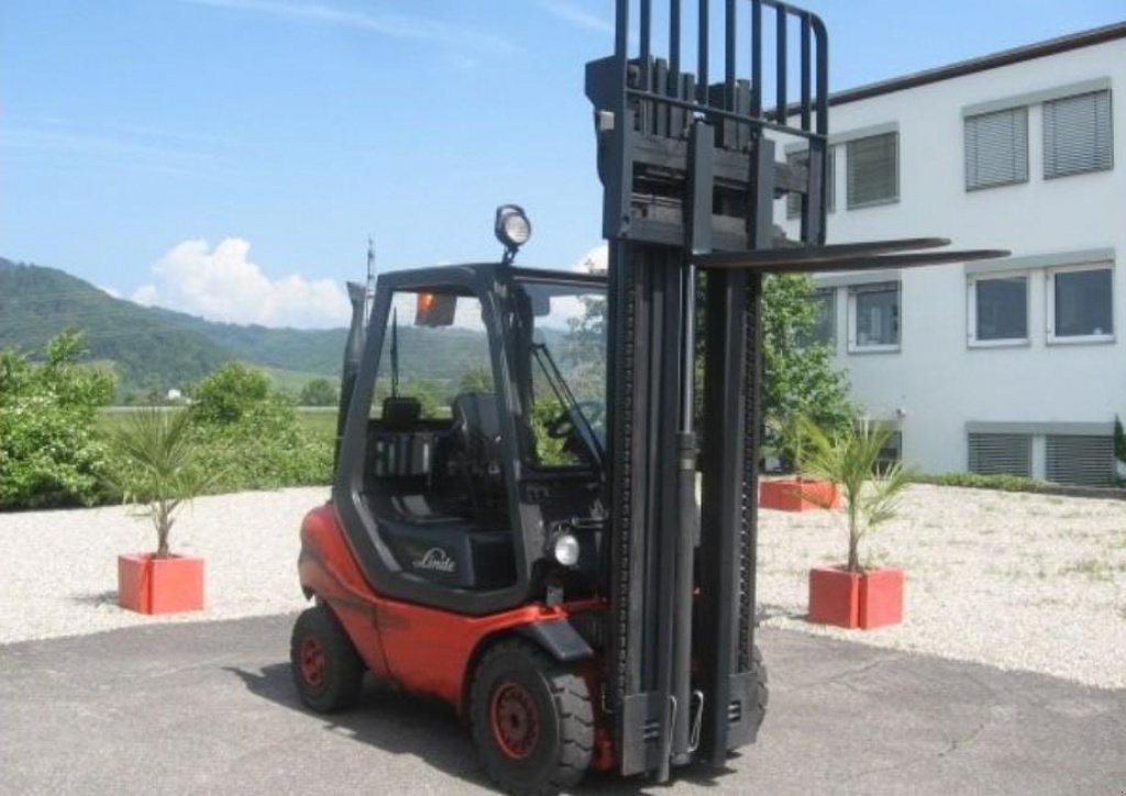 Gabelstapler des Typs Linde H25T,  in Київ (Bild 4)