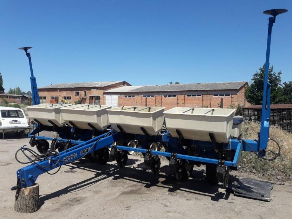 Gareeggenfelder des Typs Kinze 2000,  in Суми (Bild 2)