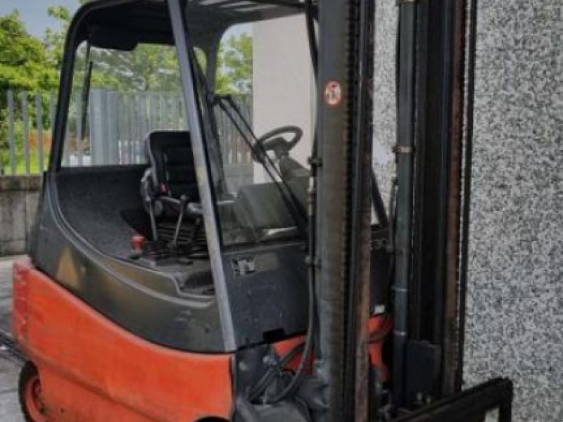 Gabelstapler des Typs Linde E30,  in Київ (Bild 1)