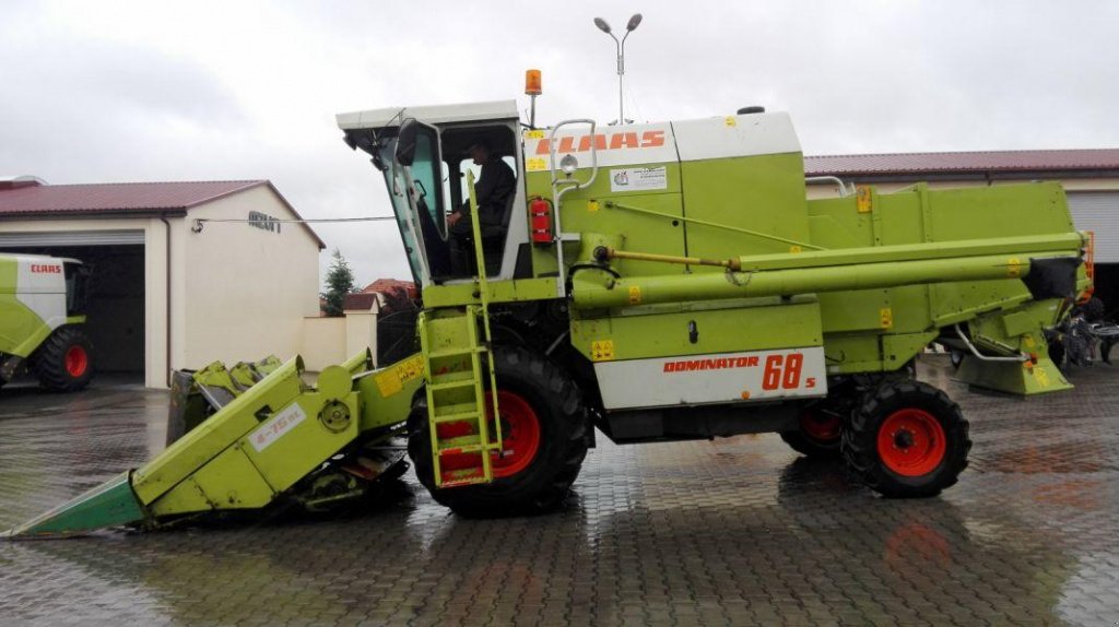 Oldtimer-Mähdrescher des Typs CLAAS Dominator 68 S, Neumaschine in Полтава (Bild 1)