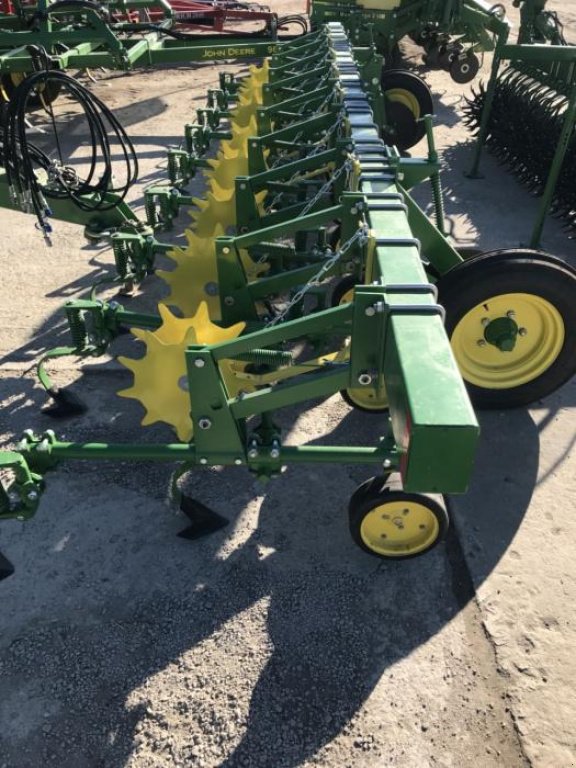 Kartoffelpflegetechnik des Typs John Deere 825,  in Кіровоград (Bild 2)