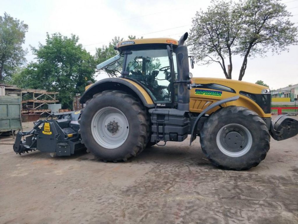 Oldtimer-Traktor des Typs CHALLENGER MT665D, Neumaschine in Олександрія (Bild 3)