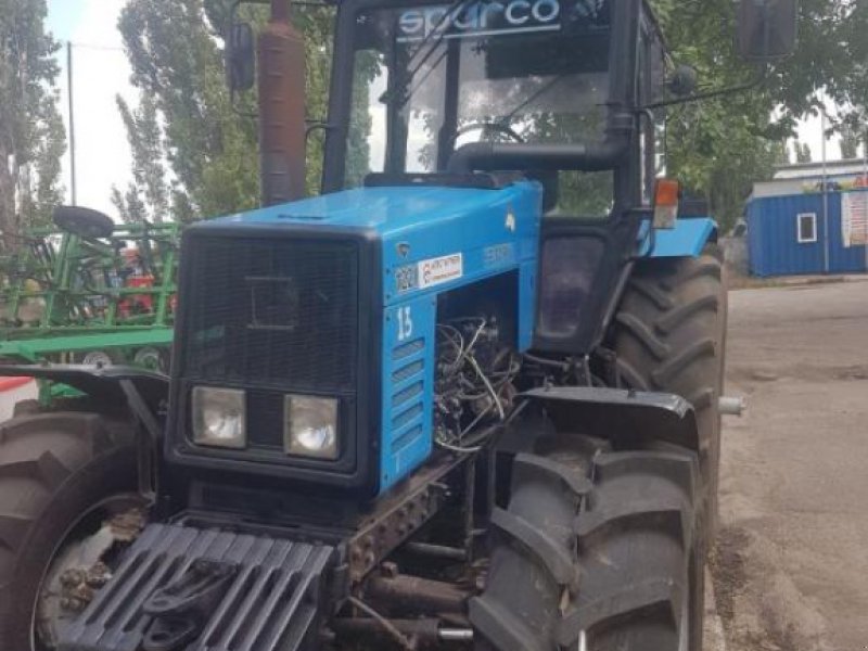 Oldtimer-Traktor des Typs Belarus Беларус-1221,  in Кіровоград (Bild 1)