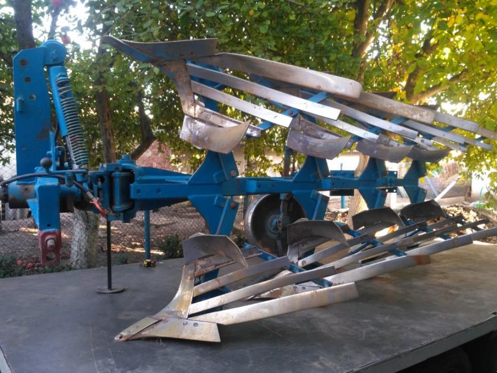 Scheibenpflug des Typs Rabe Werk 4 (3+1),  in Рівне (Bild 1)