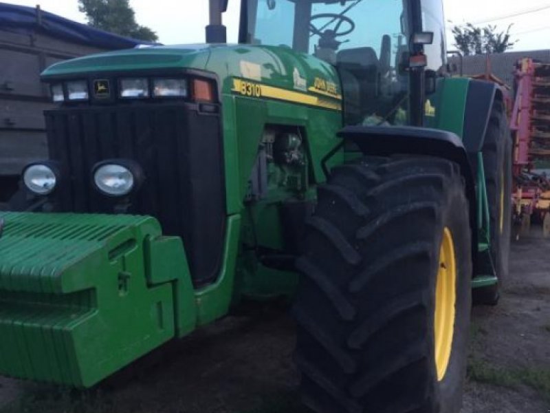Oldtimer-Traktor des Typs John Deere 8310, Neumaschine in Біла Церква (Bild 1)