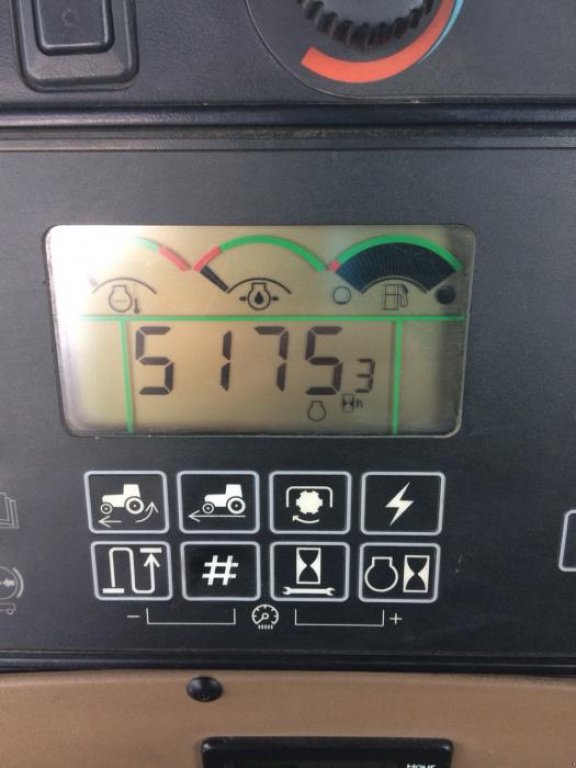 Oldtimer-Traktor des Typs John Deere 8310, Neumaschine in Біла Церква (Bild 5)